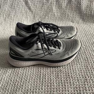 BROOKS GLYCERIN 19!! WOMENS SIZE 8!! Used, Good Condition